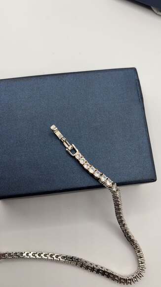 Sparkling Vintage Crystal Bracelet - Picture 3 of 3